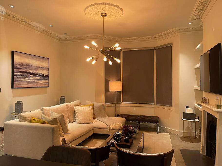 Quintessential Town House Close To Central Лондон Екстериор снимка