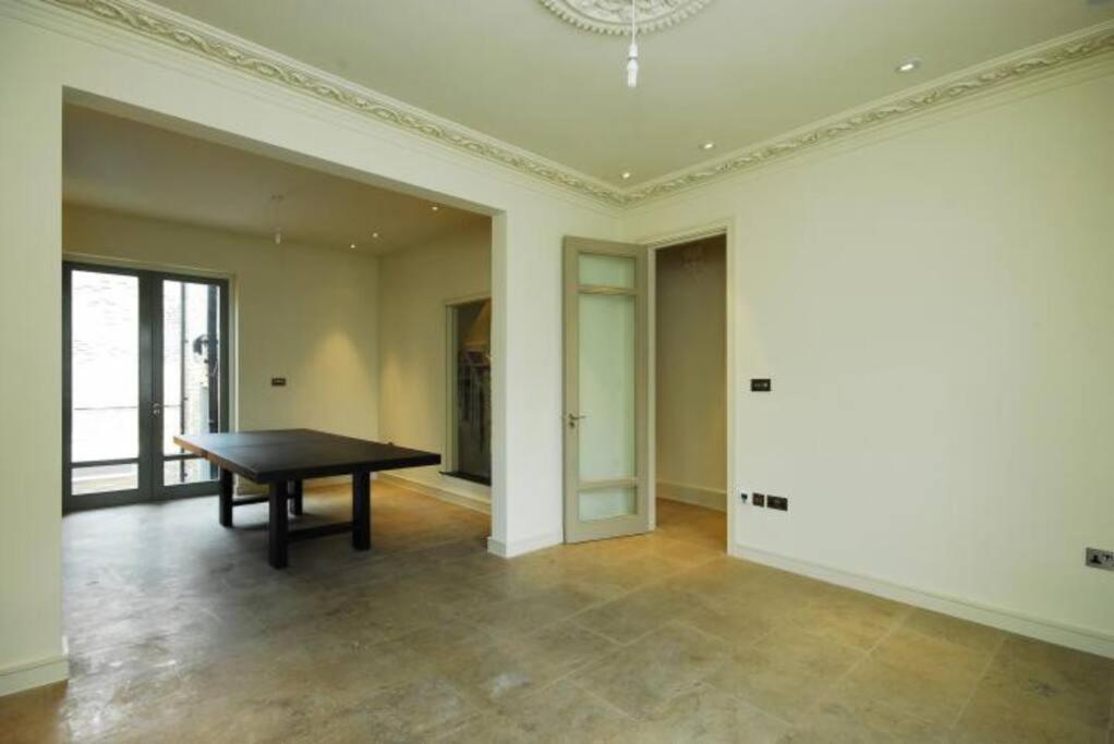 Quintessential Town House Close To Central Лондон Екстериор снимка